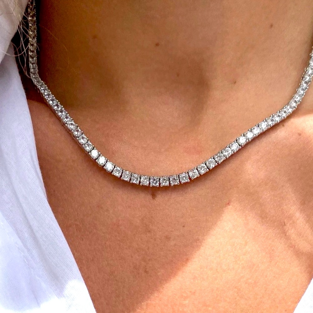 EC.16’Superb quality CZ never tarnish tennis necklace. Safety closure .